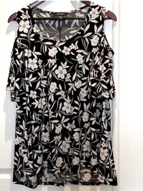 Beautiful Karen Kane Cold Shoulder Size OX Blouse